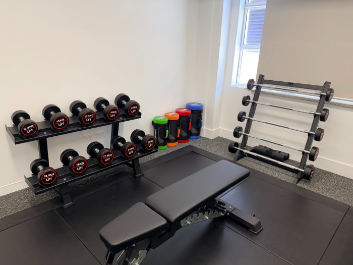 Dumbbell rack holding weights from 12.5 to 25 kilograms